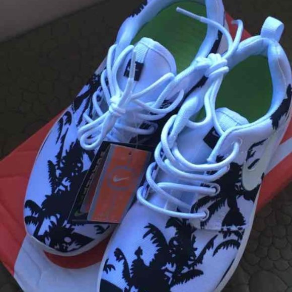 Palm Tree Nike Shoe Roshe Run Size 8 - Picture 2 of 4